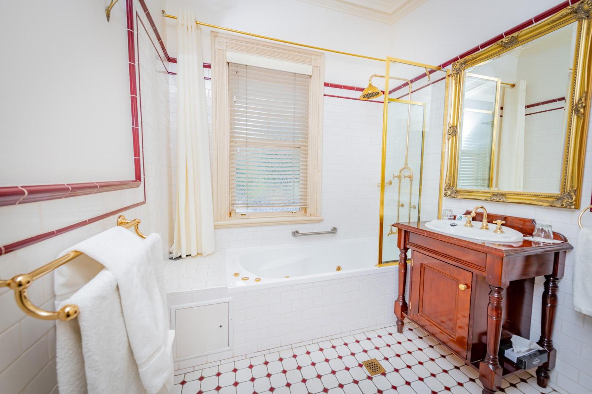 Cobb & Co Court Boutique Hotel 머지 외부 사진