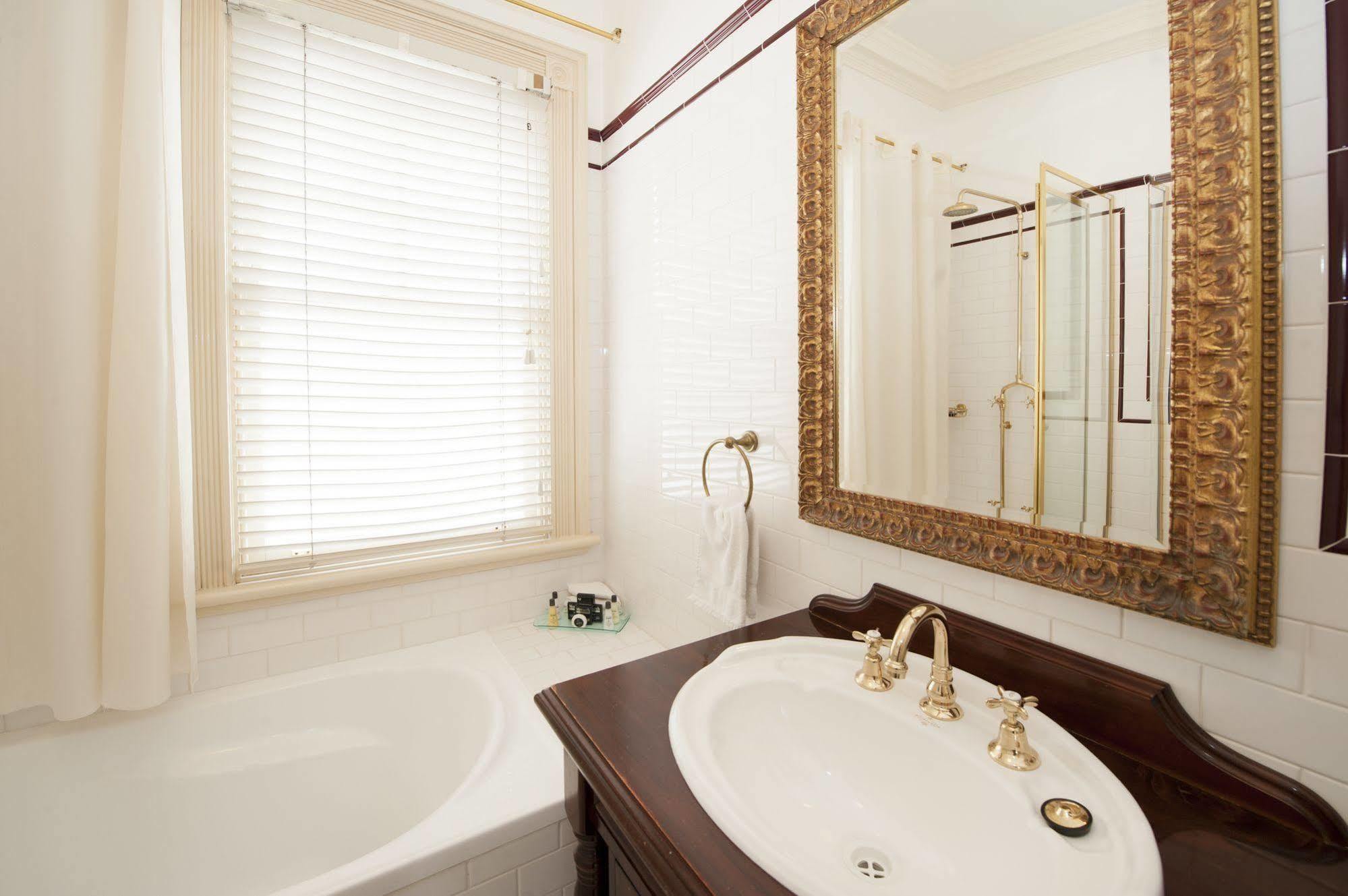 Cobb & Co Court Boutique Hotel 머지 외부 사진