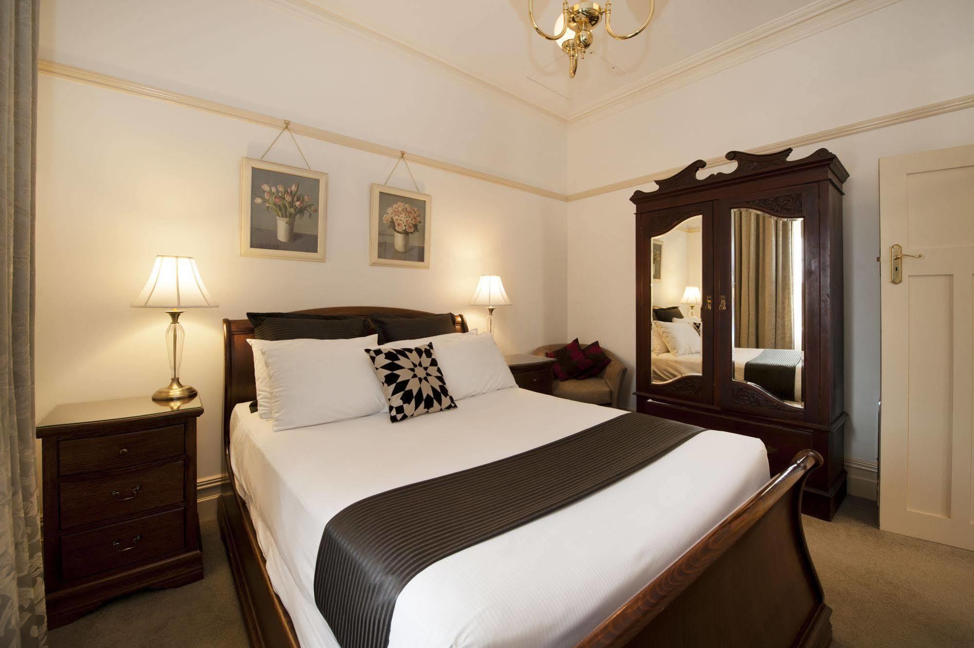 Cobb & Co Court Boutique Hotel 머지 외부 사진